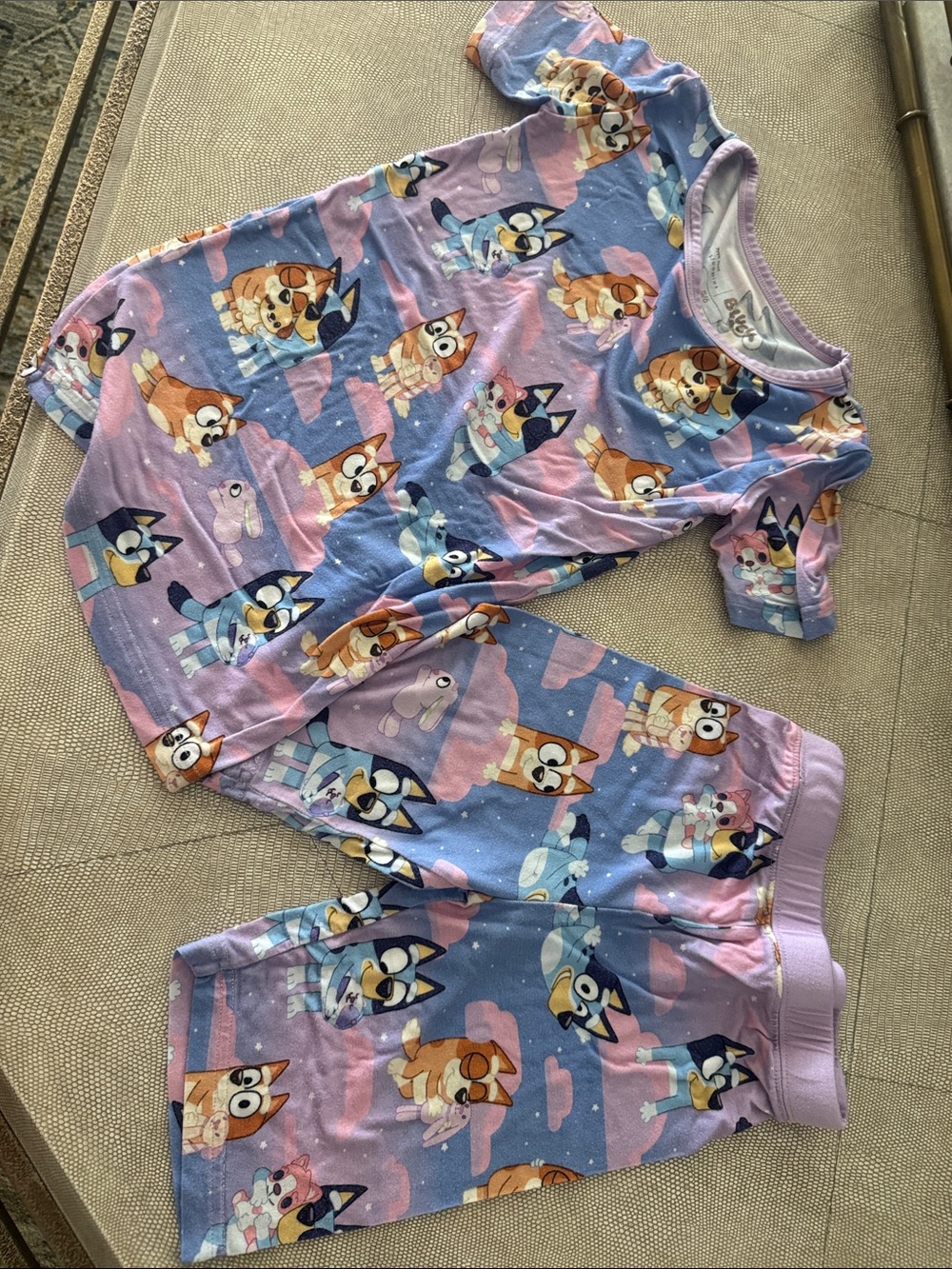 Little Sleepies pajama set size 5/6
Bluey sleepytime Colab
Shorts/SS
EUC